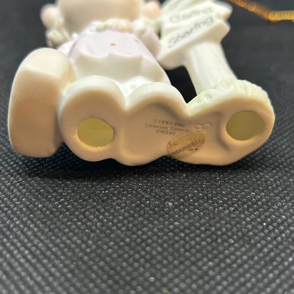 Precious Moments "Loving, Caring & Sharing along the way" Member ornament - Picture 4 of 5